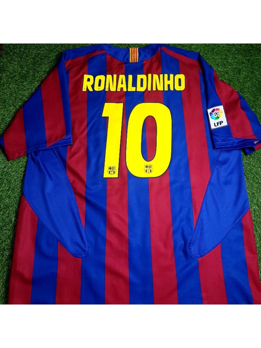 Ronaldinho Barcelona 2005 2006 Soccer Jersey XL SKU# 196466ZF1